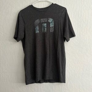 Travis Mathew shirt size small